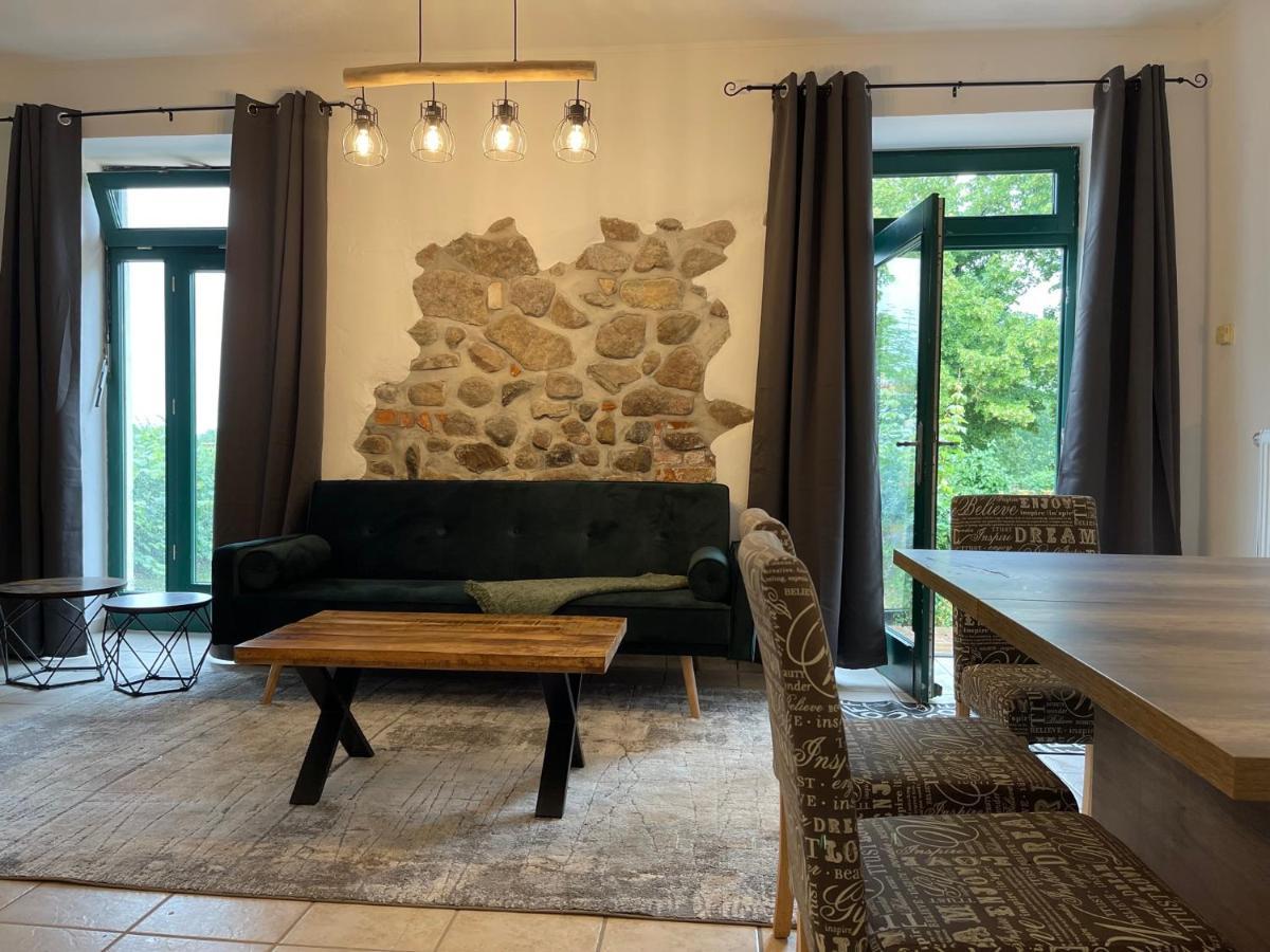 Mitten In Der Natur : Ferienwohnung Mit 3 Schlafzimmern, Neu Eingerichtet Neu Gaarz Екстер'єр фото